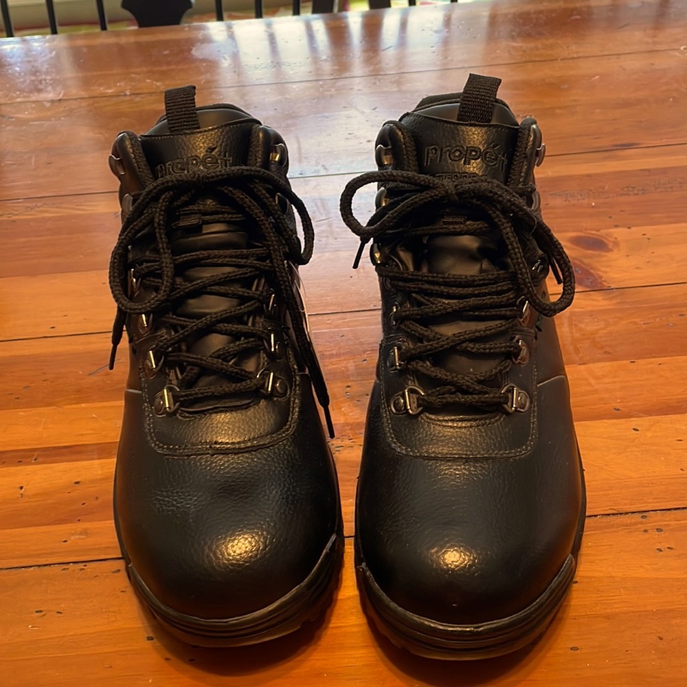 Propet, size 11. Mens steel toed, Waterproof boots. Never worn. Black